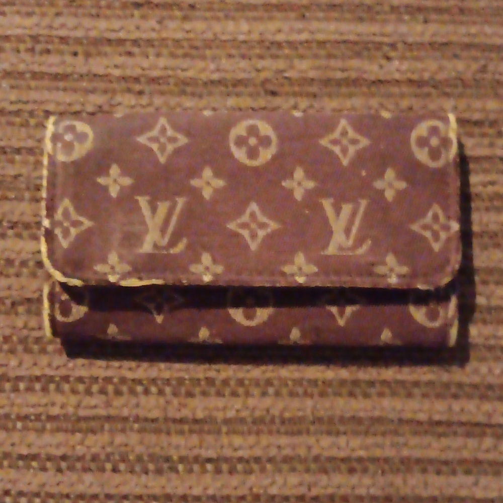 LOUIS VUITTON KEYHOLDER